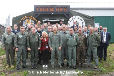 VIP Visitors with Chief of Staff GAF (middle) during Distinguished Visitors Day.